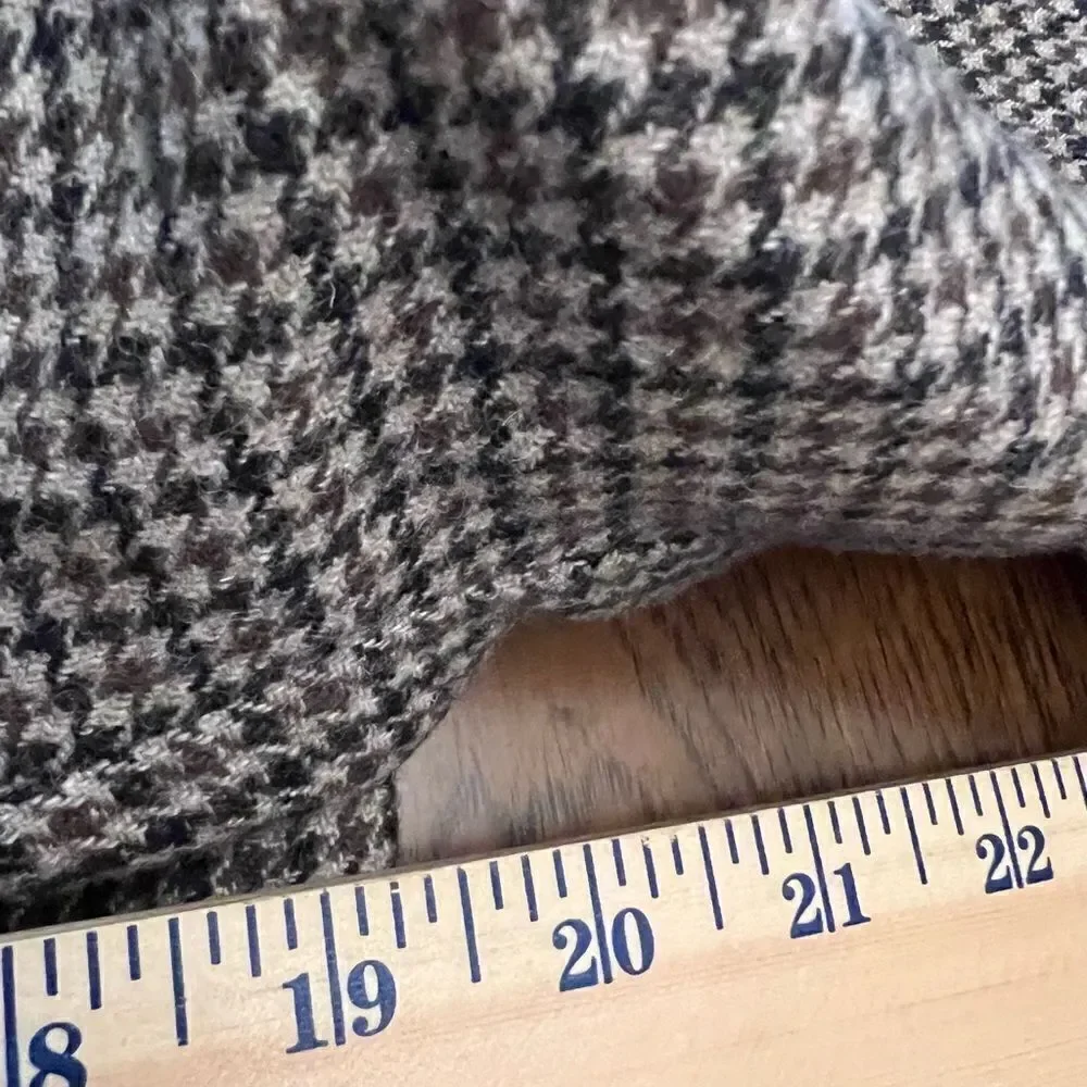 Women’s Max Studio special edition houndstooth jacket. Size 4.